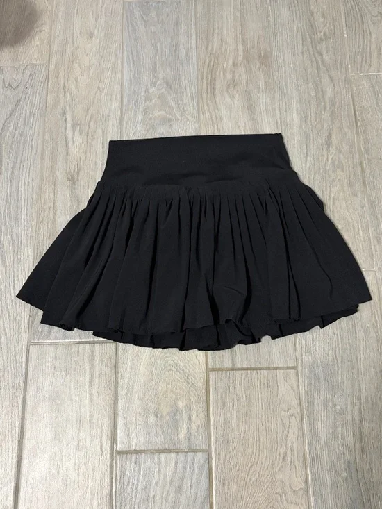 LIKE NEW! Women's All in Motion Black Pleated Sport Skort - SMALL - Picture 1 of 5